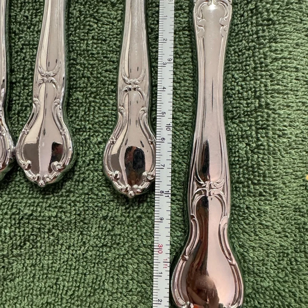Vintage Carvel Hall stainless USA knives- set of 8 (8”) and 1 (13”)
